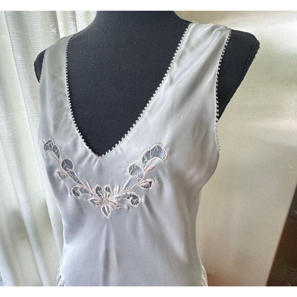 Vintage 80s Eaton's lingerie set, robe & negligee, white, pink floral embroidery - Picture 7 of 10